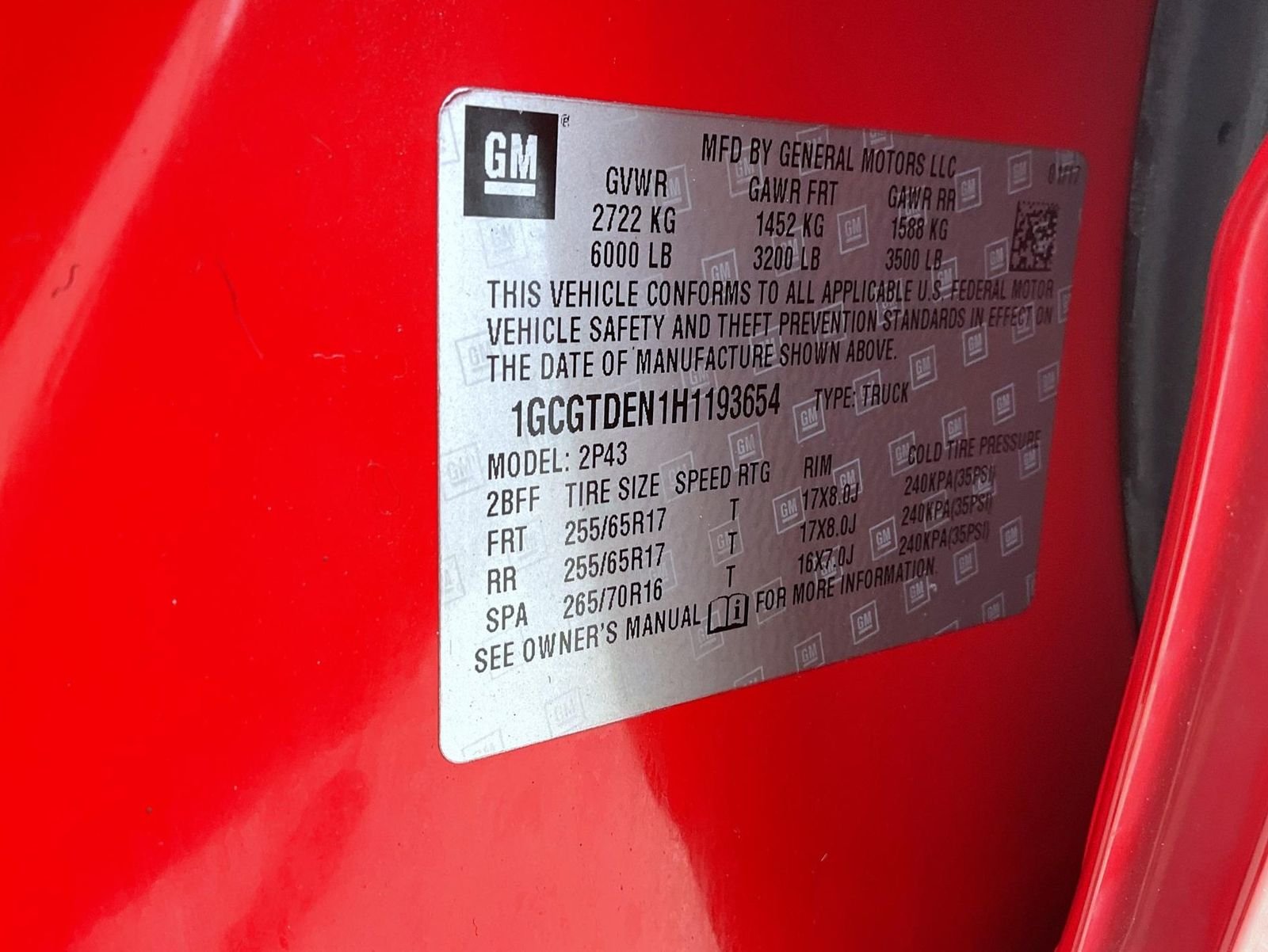 Used 2017 Red Chevrolet Z71 image 25