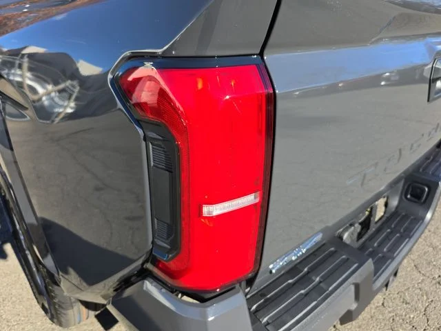 2025 Toyota Tacoma SR5 - Photo 33