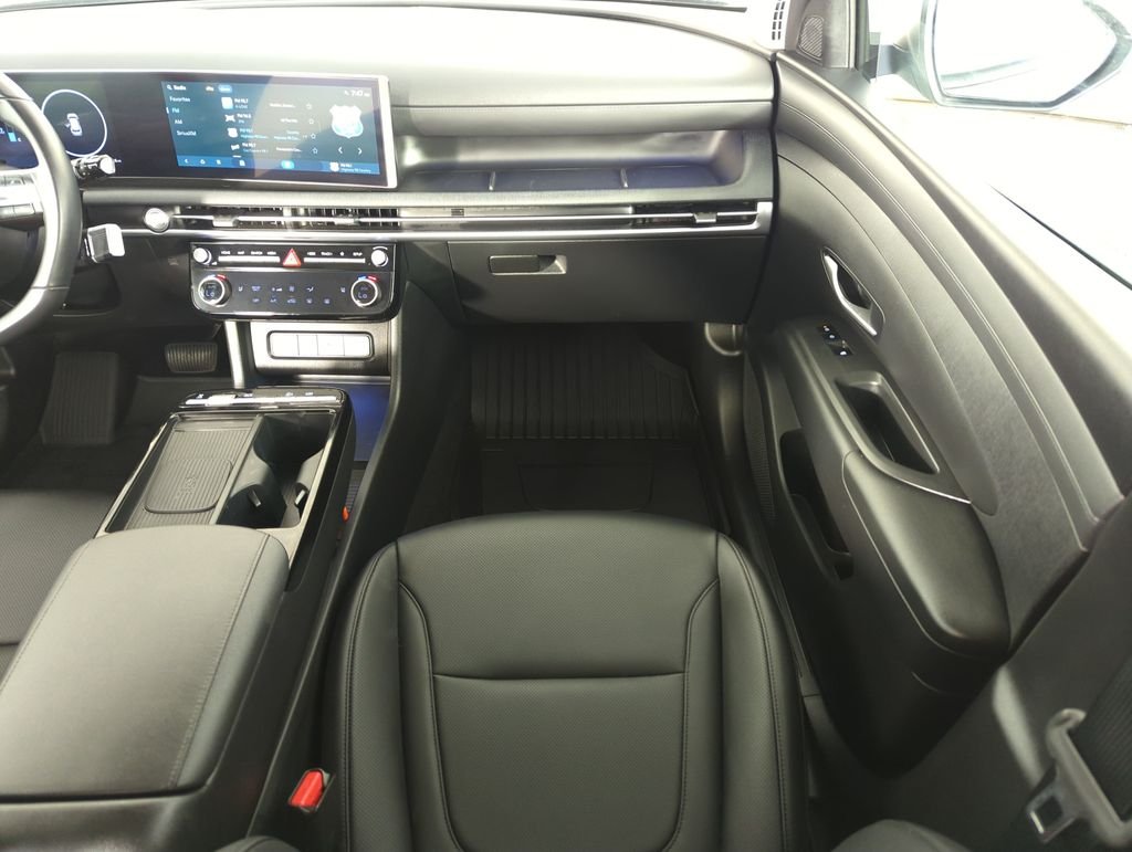 Used 2025 Gray Hyundai SEL Convenience image 15