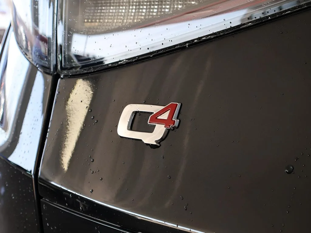 New 2025 Vulcano Black Metallic Exterior Paint Alfa Romeo Base image 9