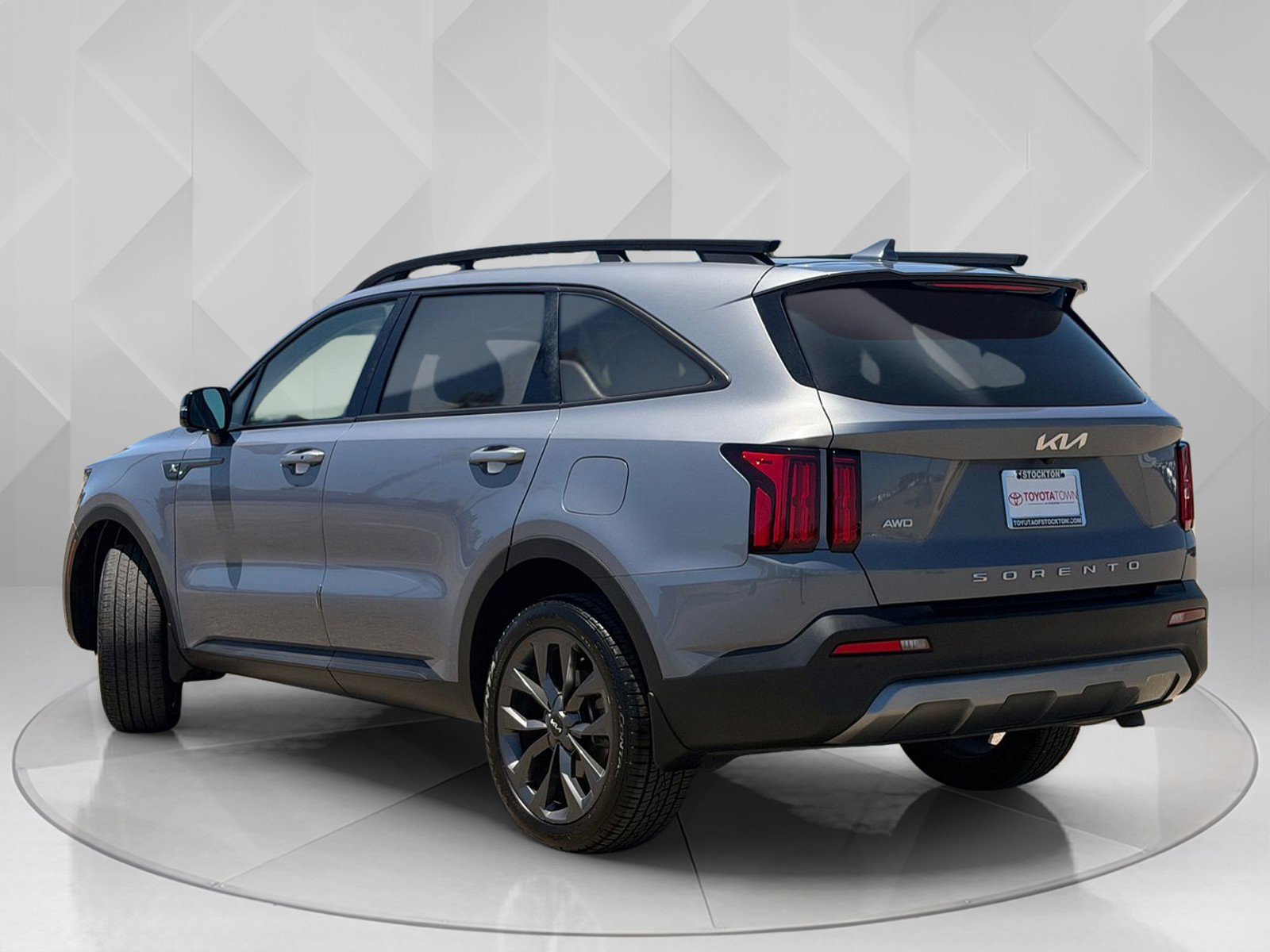 Used 2022 Everlasting Silver Kia X-Line SX Prestige image 4