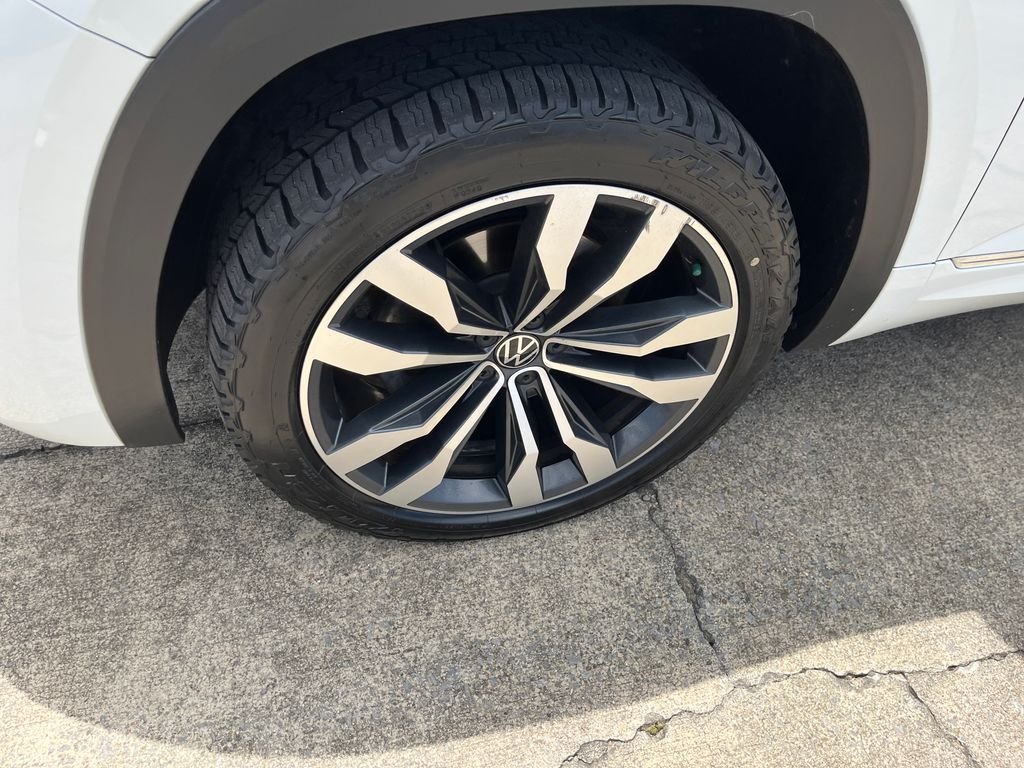 Used 2020 White Volkswagen 3.6L V6 SEL R-Line image 9