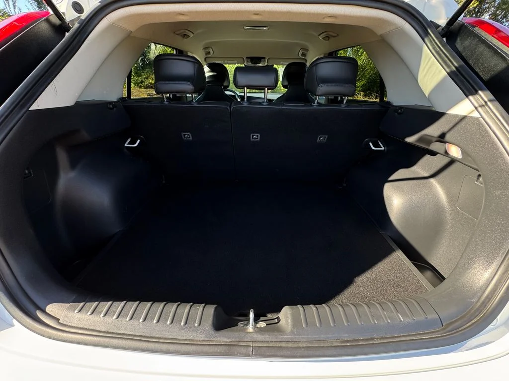 Used 2023 White Kia EX image 10