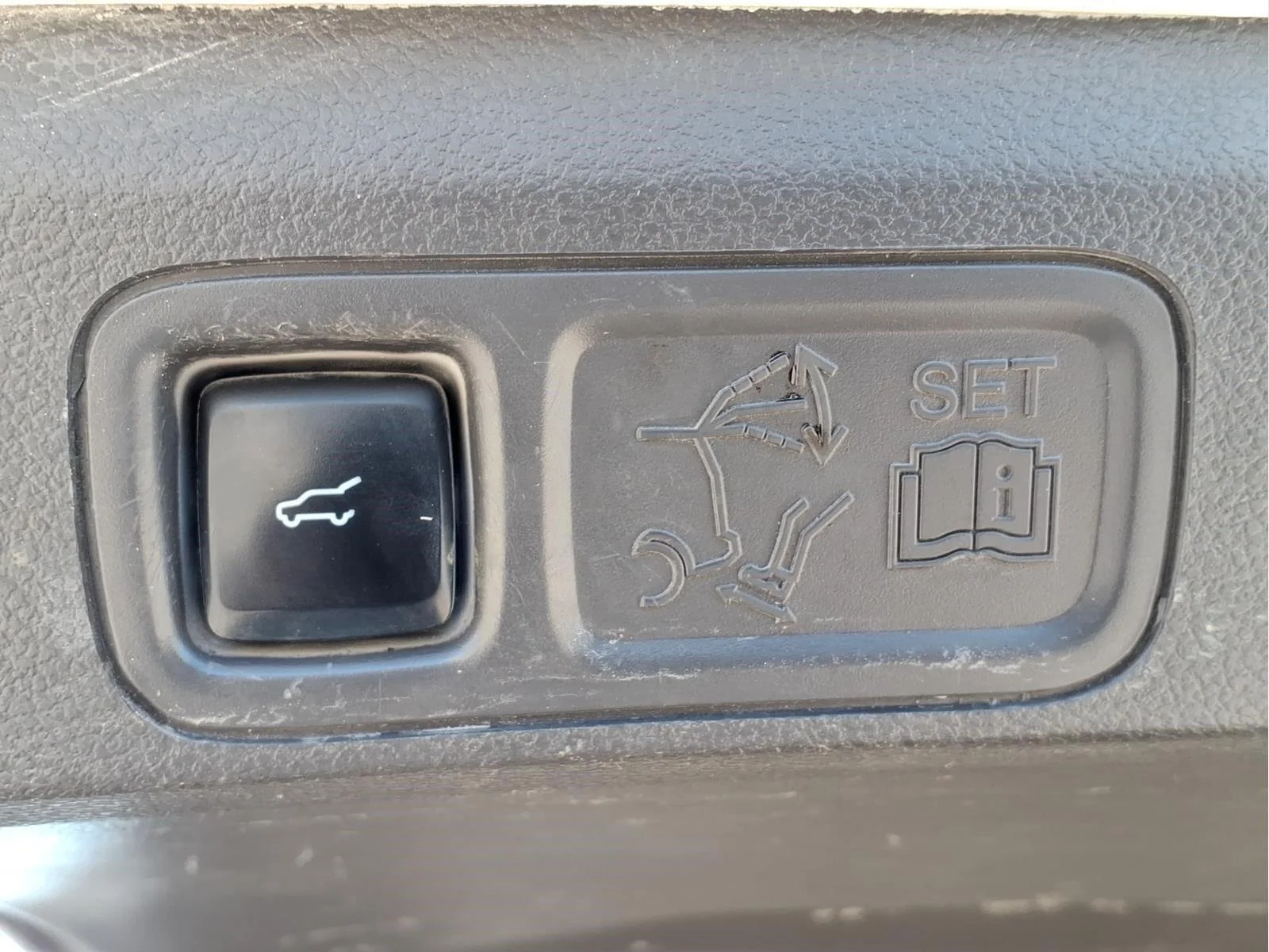 Used 2020 Star White Metallic Tri-Coat Ford XLT image 10