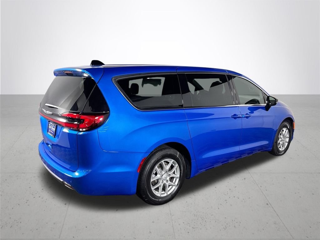 New 2026 Hydro Blue Pearl-Coat Exterior Paint Chrysler  image 6
