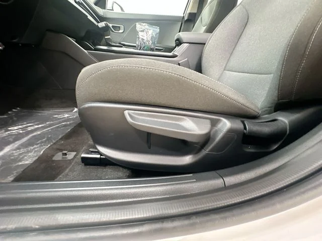 New 2026 Snow White Pearl Kia LXS image 15