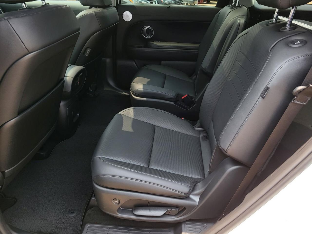 New 2027 Creamy White Pearl Hyundai Limited 7P image 13