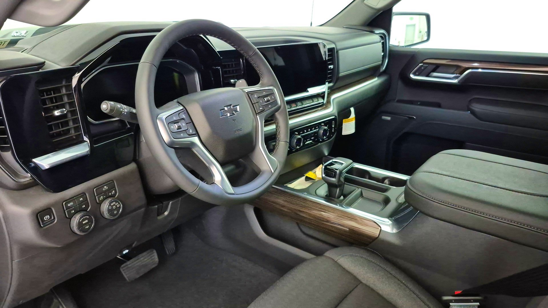 2026 Chevrolet Silverado 1500 LT Trail Boss - Photo 9