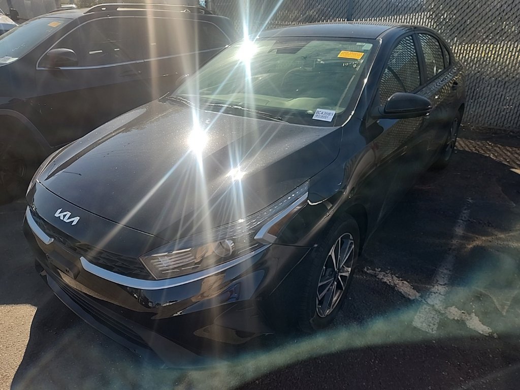 Used 2023 Black Kia LXS image 3