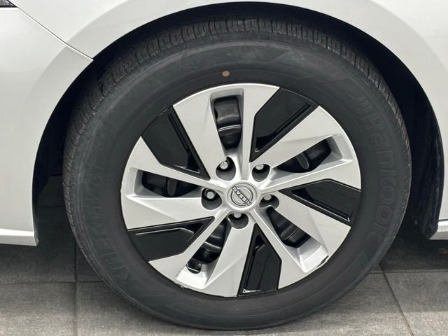Used 2024 Silver Nissan 2.5 S image 6