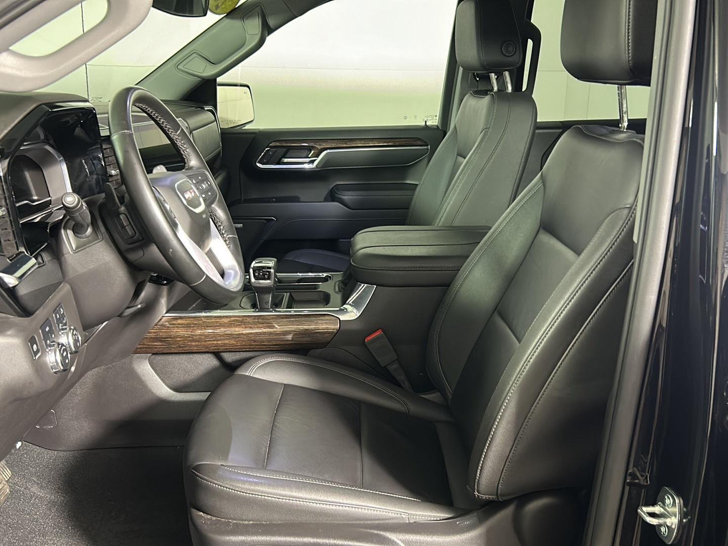 Used 2024 Onyx Black GMC Elevation image 14