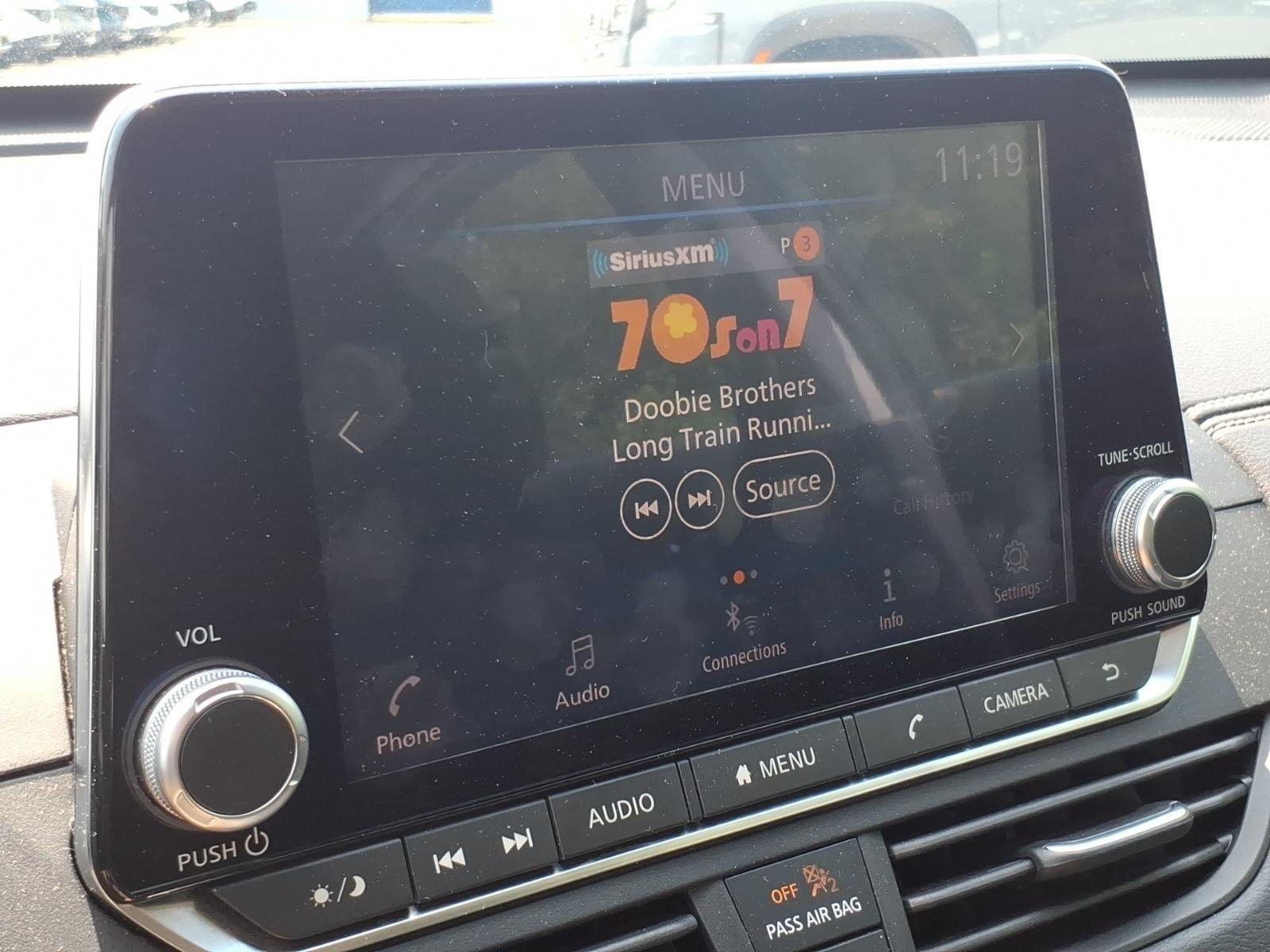 Used 2019 Super Black Nissan 2.5 SV image 17