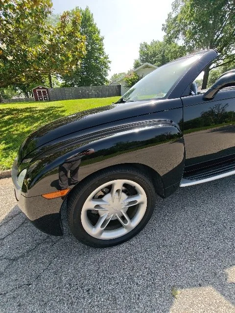 Used 2004 Black Chevrolet Base image 10