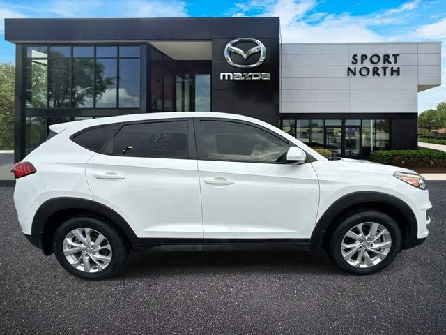 Used 2020 White Hyundai SE image 2