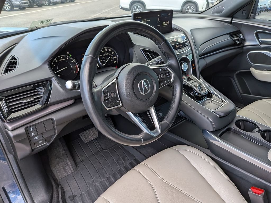 Used 2025  Acura Base image 33