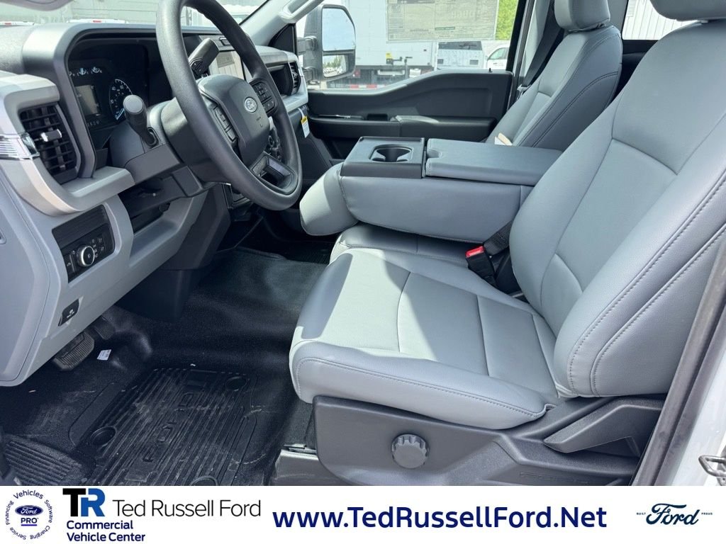 2025 Ford F-550 Super Duty Chassis Cab XL - Photo 10