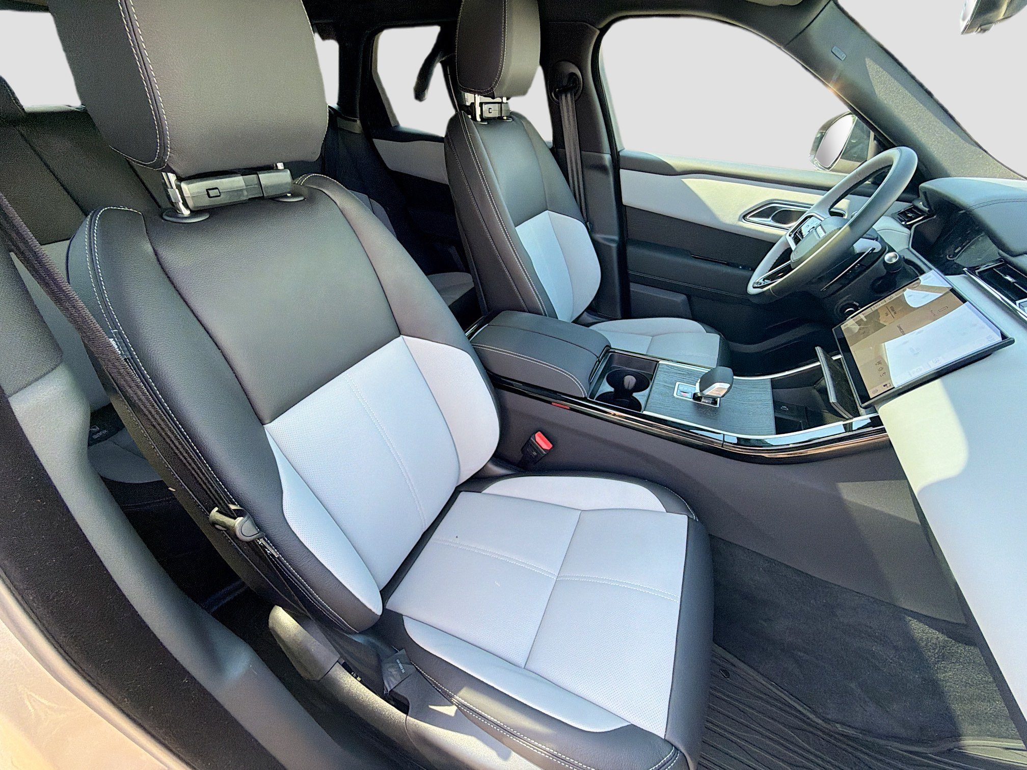 New 2026 Batumi Gold Land Rover Belgravia Edition image 14