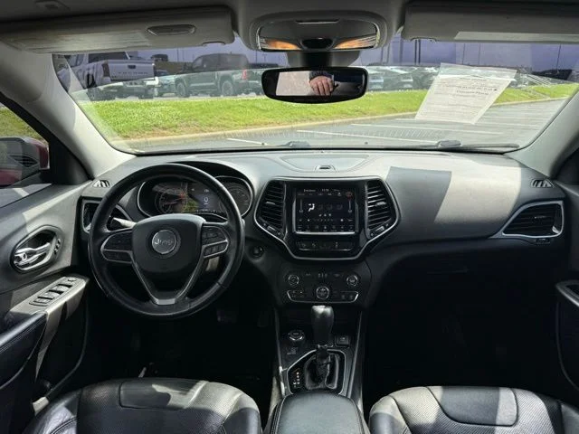 Used 2019 Velvet Jeep Limited image 11