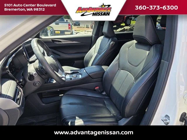 Used 2022 Majestic White INFINITI LUXE image 11