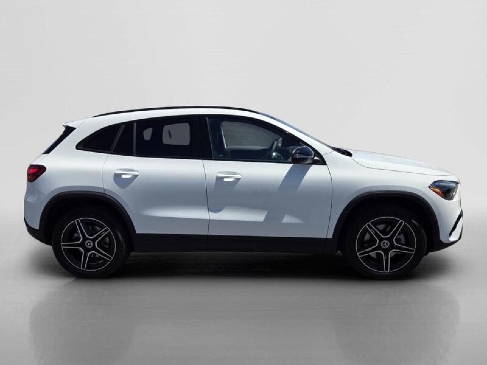 New 2026 Polar White Mercedes-Benz GLA 250 SUV image 6