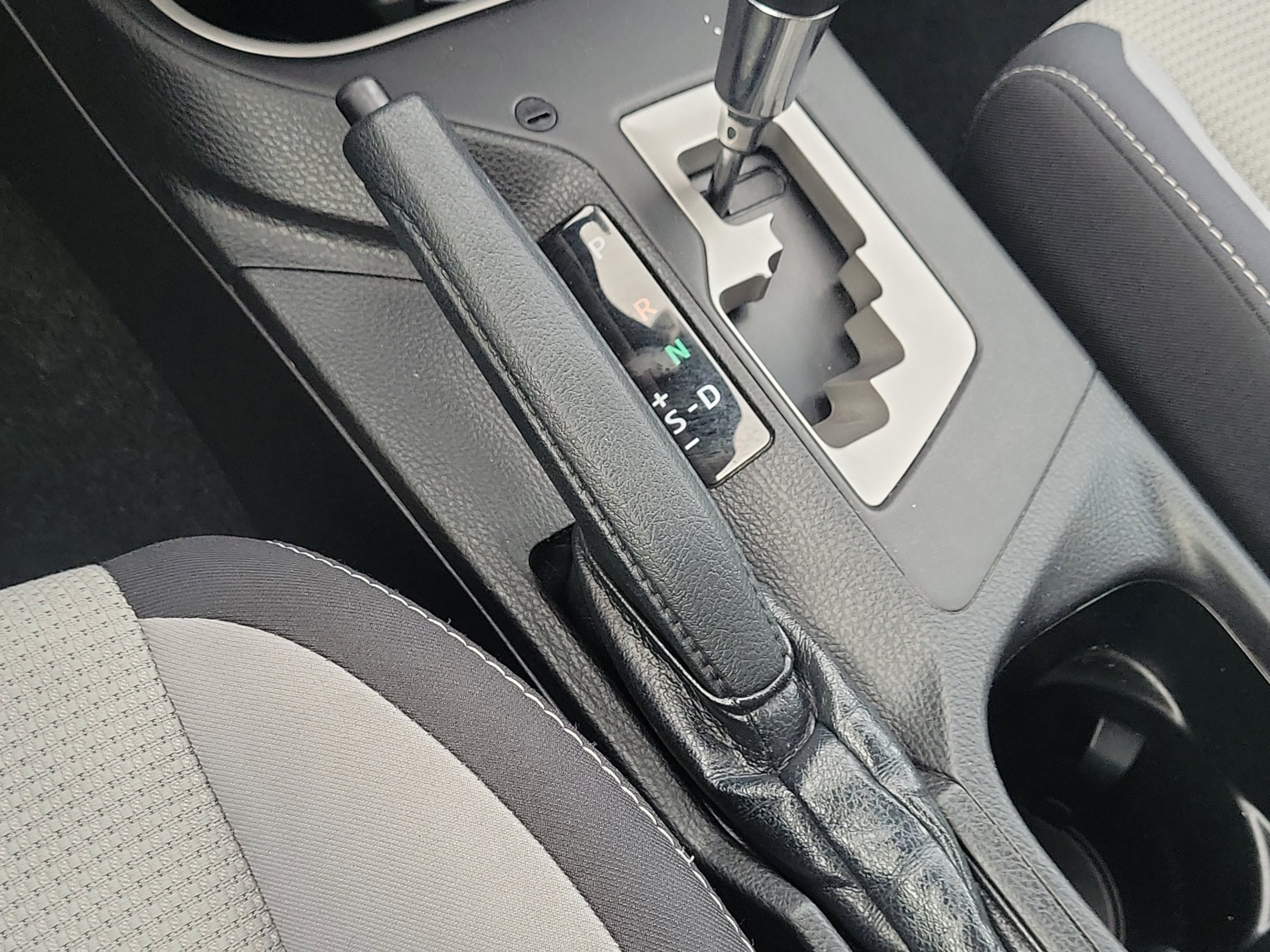 Used 2018 Pearl Toyota XLE image 32