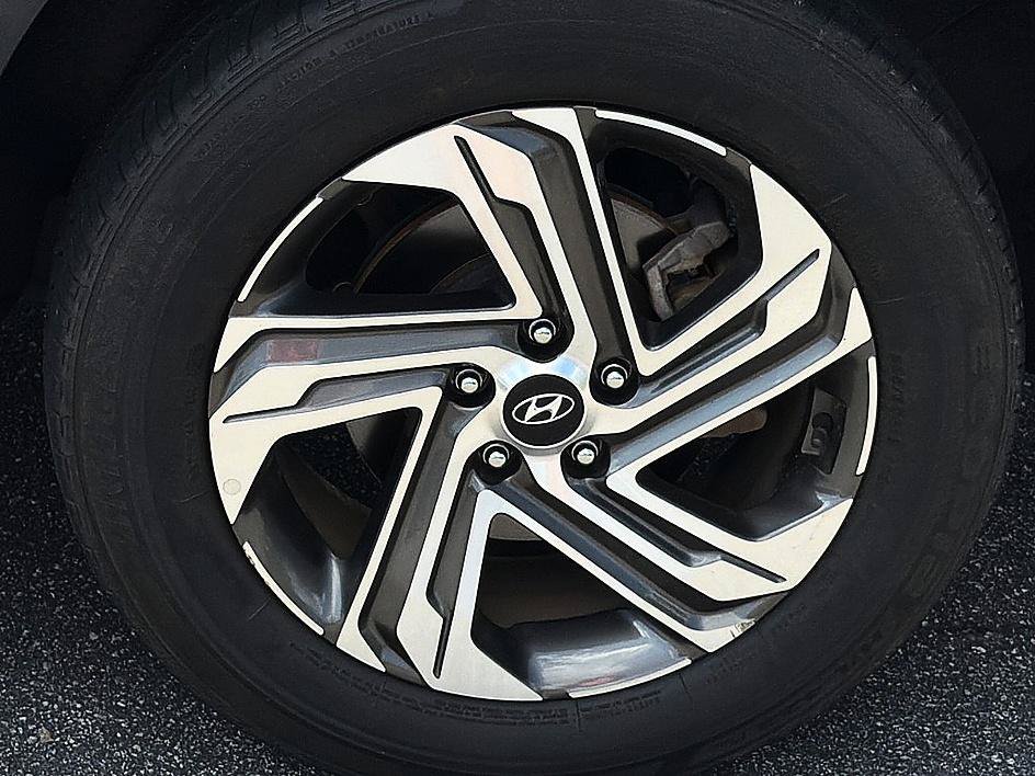 Certified Used 2023 Shimmering Silver Hyundai SEL image 5