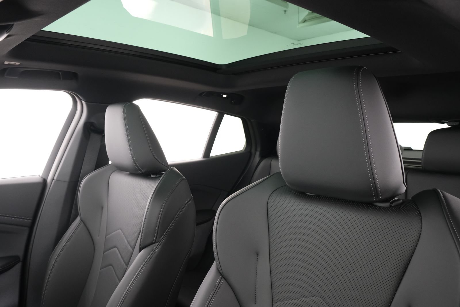 New 2026 Black Sapphire Metallic BMW xDrive28i image 28