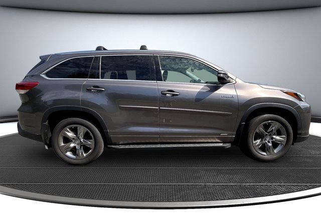 Used 2018 Gray Toyota Limited Platinum image 4