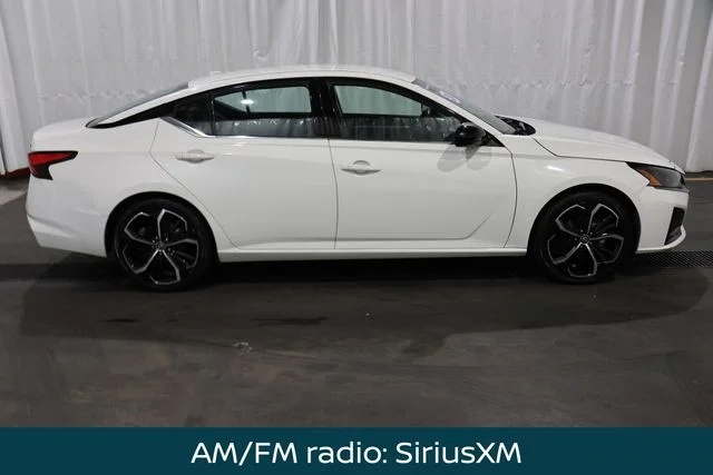 Certified Used 2024 White Nissan 2.5 SR image 2