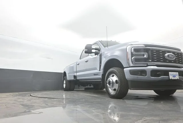 New 2026 Glacier Gray Metallic Tri-Coat Ford F-350® Platinum® image 33