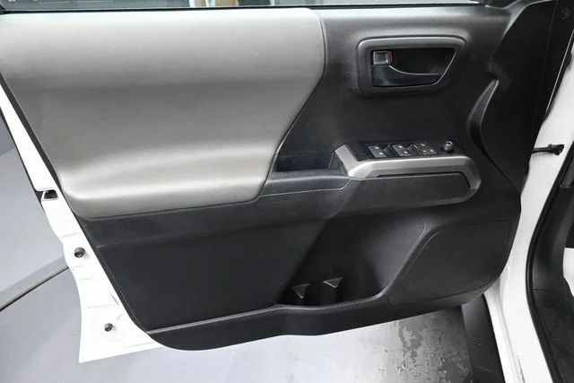Used 2022 White Toyota SR5 image 14