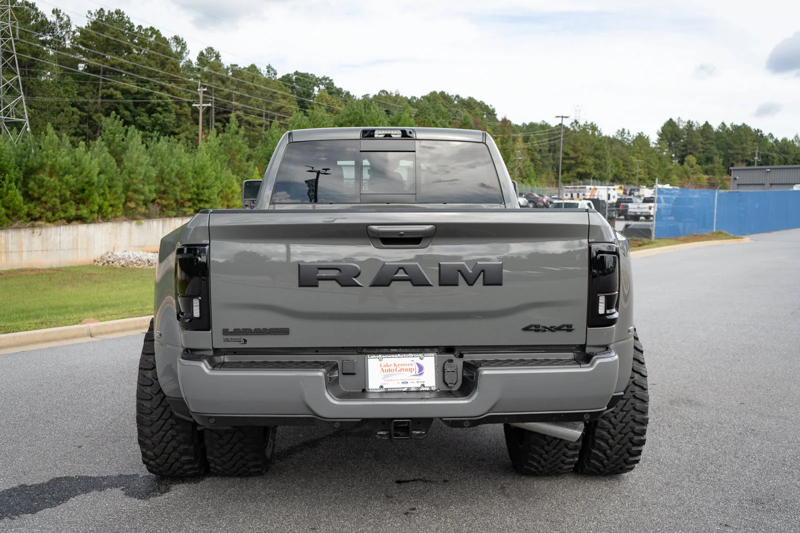 New 2026 Ceramic Gray Clear-Coat Exterior Paint RAM Laramie image 18