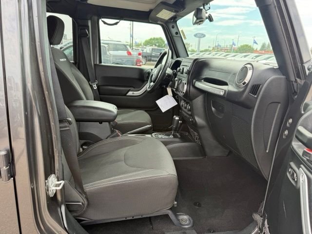 Used 2017 Gray Jeep Unlimited Rubicon image 12
