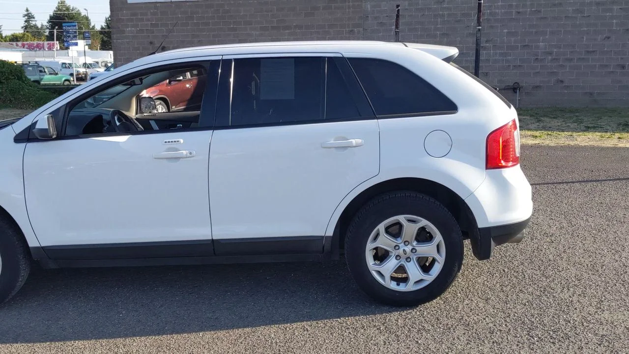 Used 2014 White Ford SEL image 10