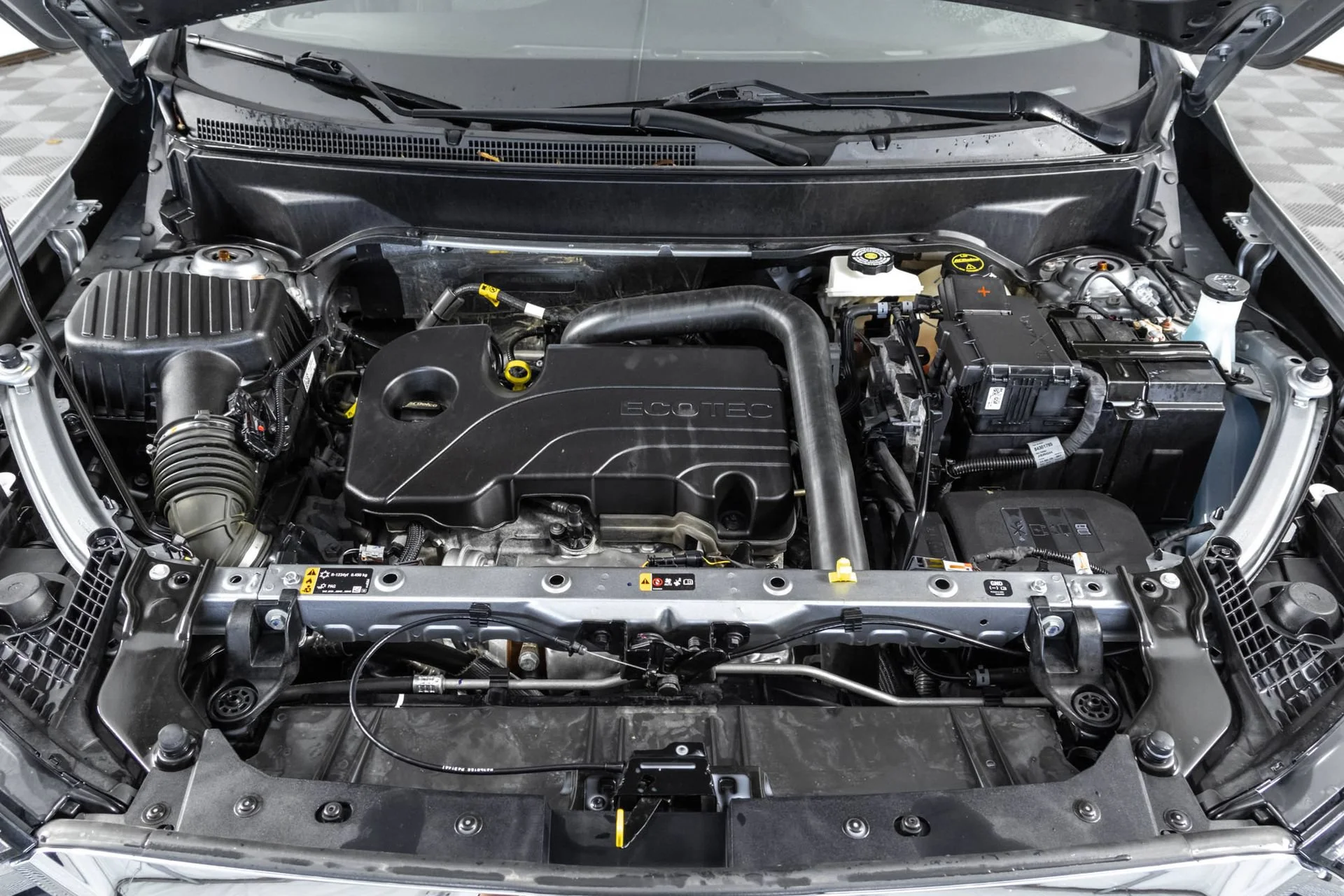Used 2024 Sterling Metallic GMC SLE image 46