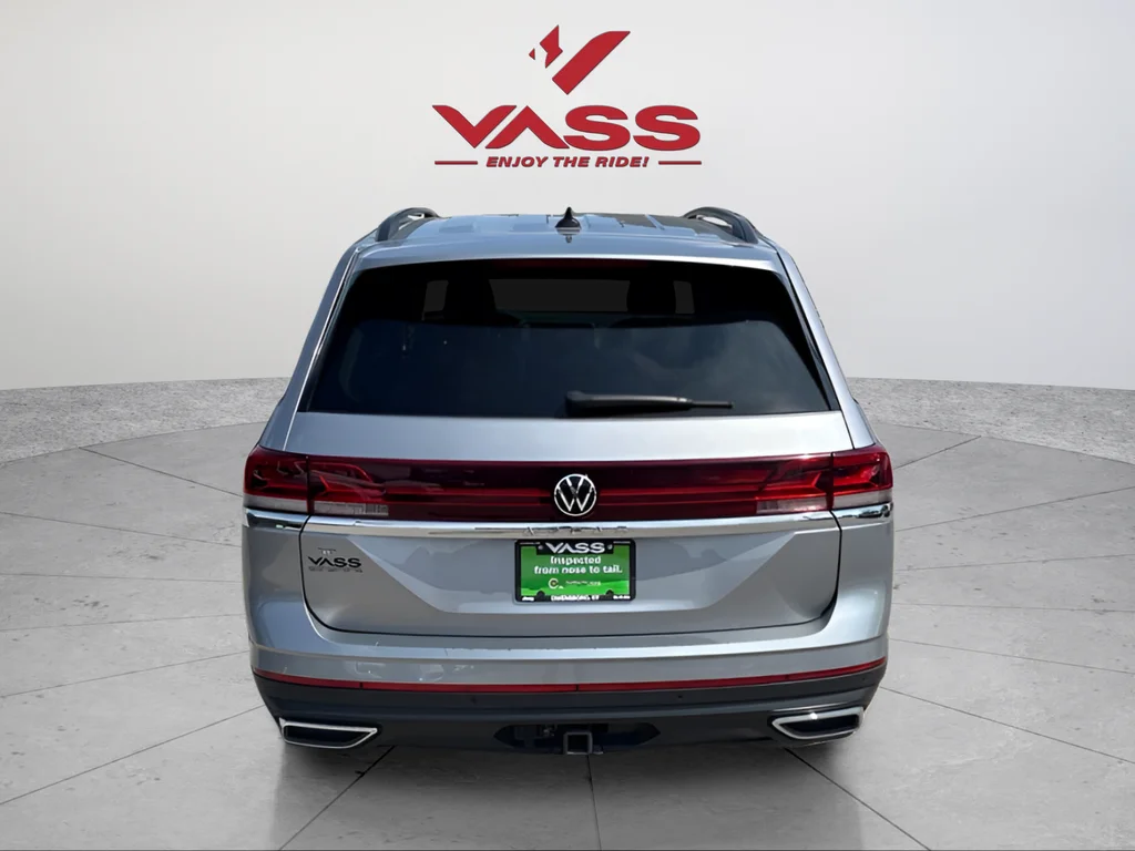 Used 2025 Silver Mist Metallic Volkswagen 2.0T SE w/Technology image 4