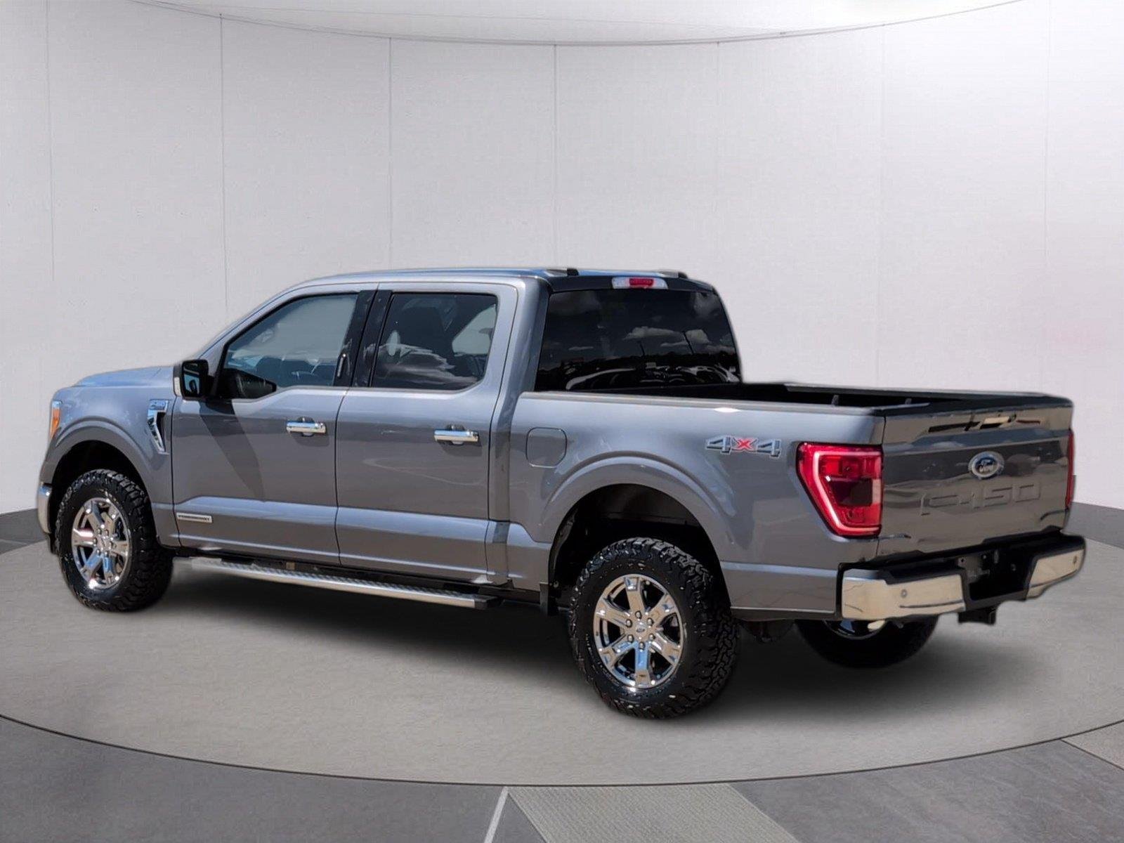 Used 2023 Oxford White Ford XLT image 3