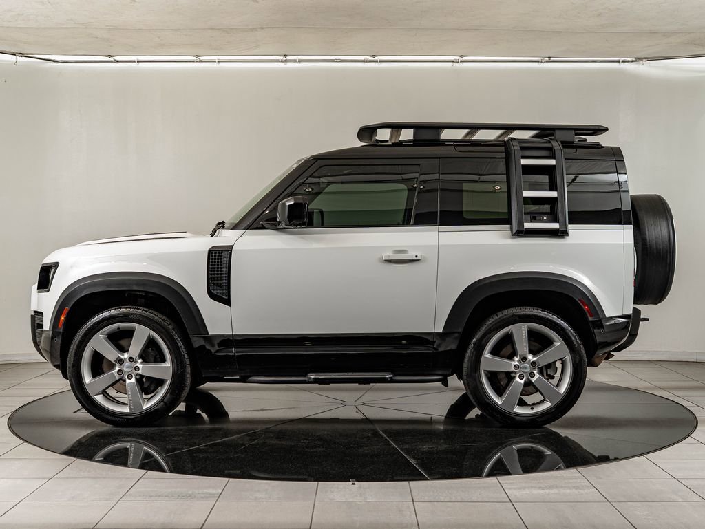 Used 2023 White Land Rover X-Dynamic SE image 8