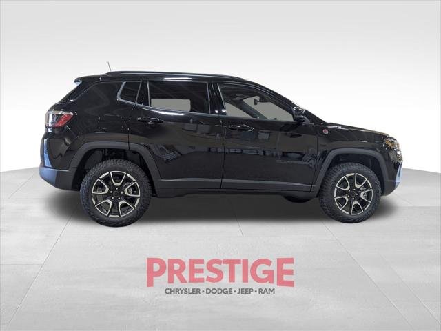 New 2026 Diamond Black Crystal Pearl-Coat Exterior Paint Jeep Trailhawk image 4