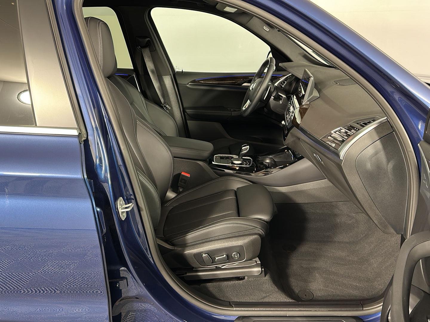 Used 2024 Phytonic Blue Metallic BMW xDrive30i image 30