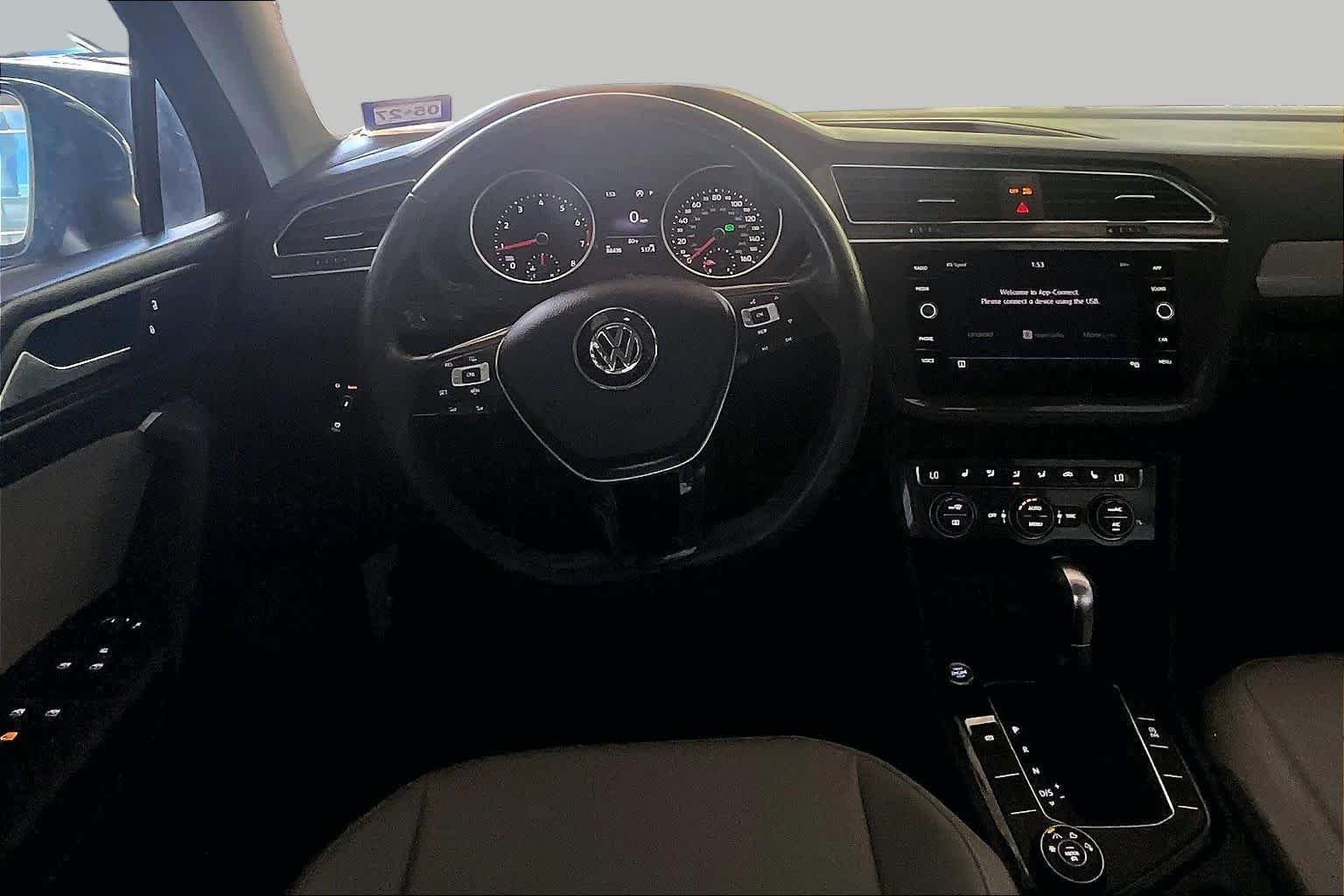 Used 2019 Silk Blue Metallic Volkswagen SE image 5
