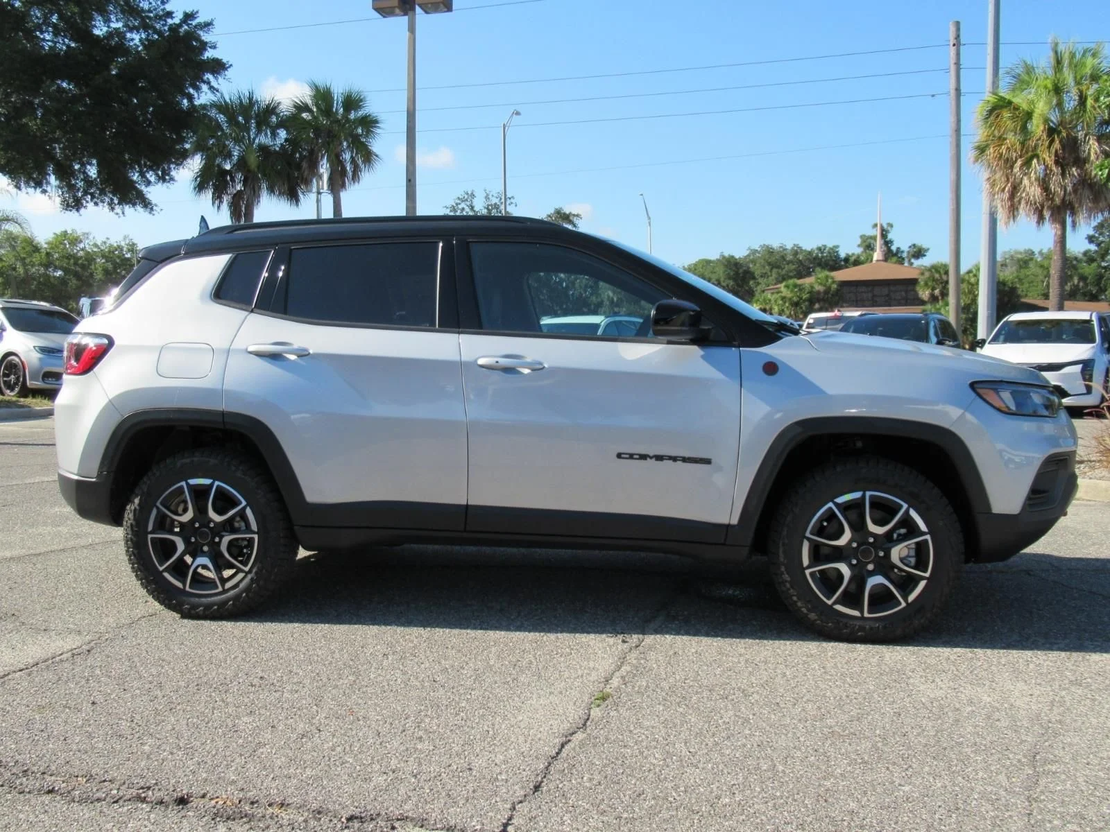 New 2026 Silver Zynith Metallic Clear-Coat Exterior Paint Jeep Trailhawk image 2