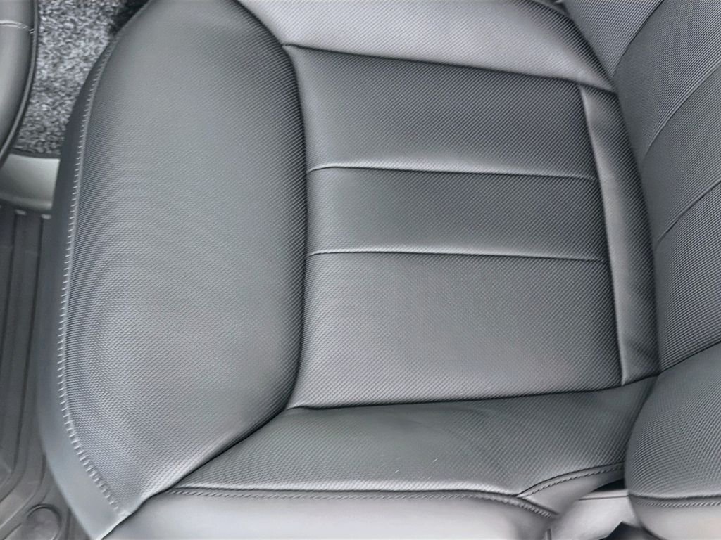 New 2026 Fuji White Land Rover SE image 20