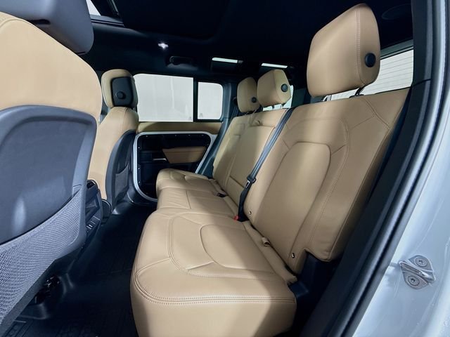 New 2026 Fuji White Land Rover X-Dynamic SE image 24