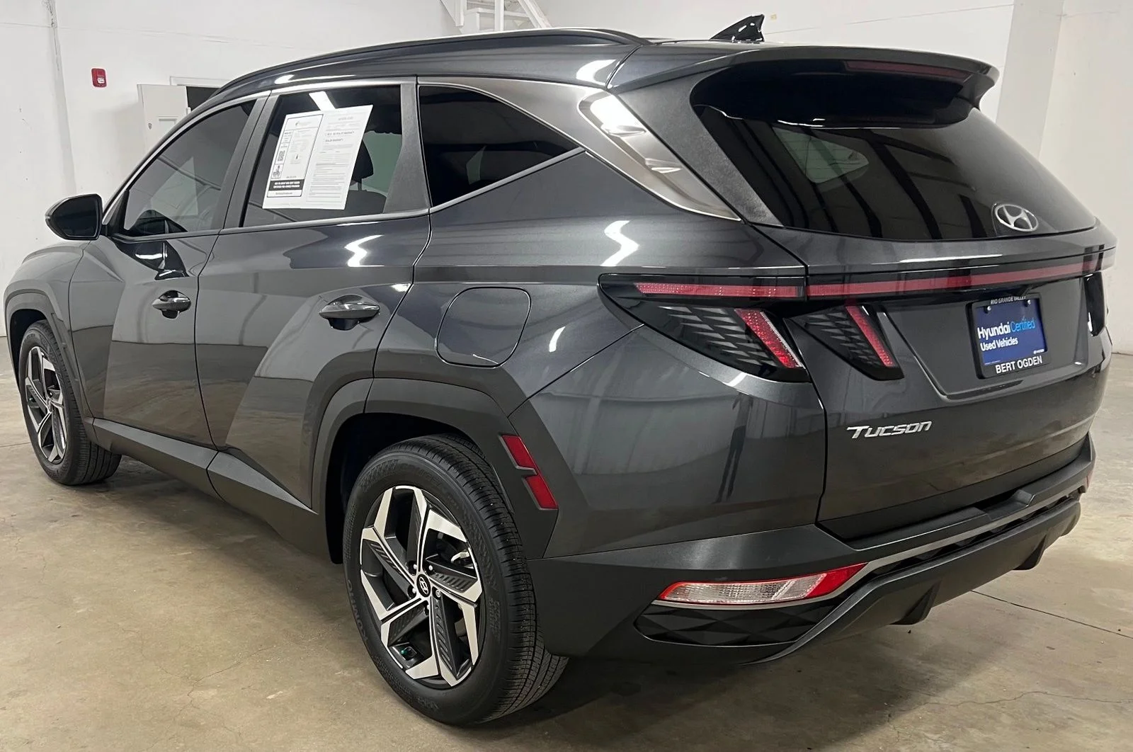 Used 2023 Gray Hyundai SEL image 4