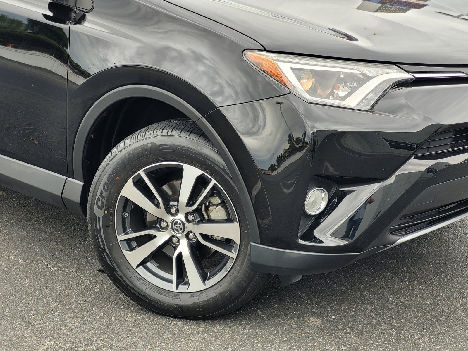 Used 2017  Toyota XLE image 9
