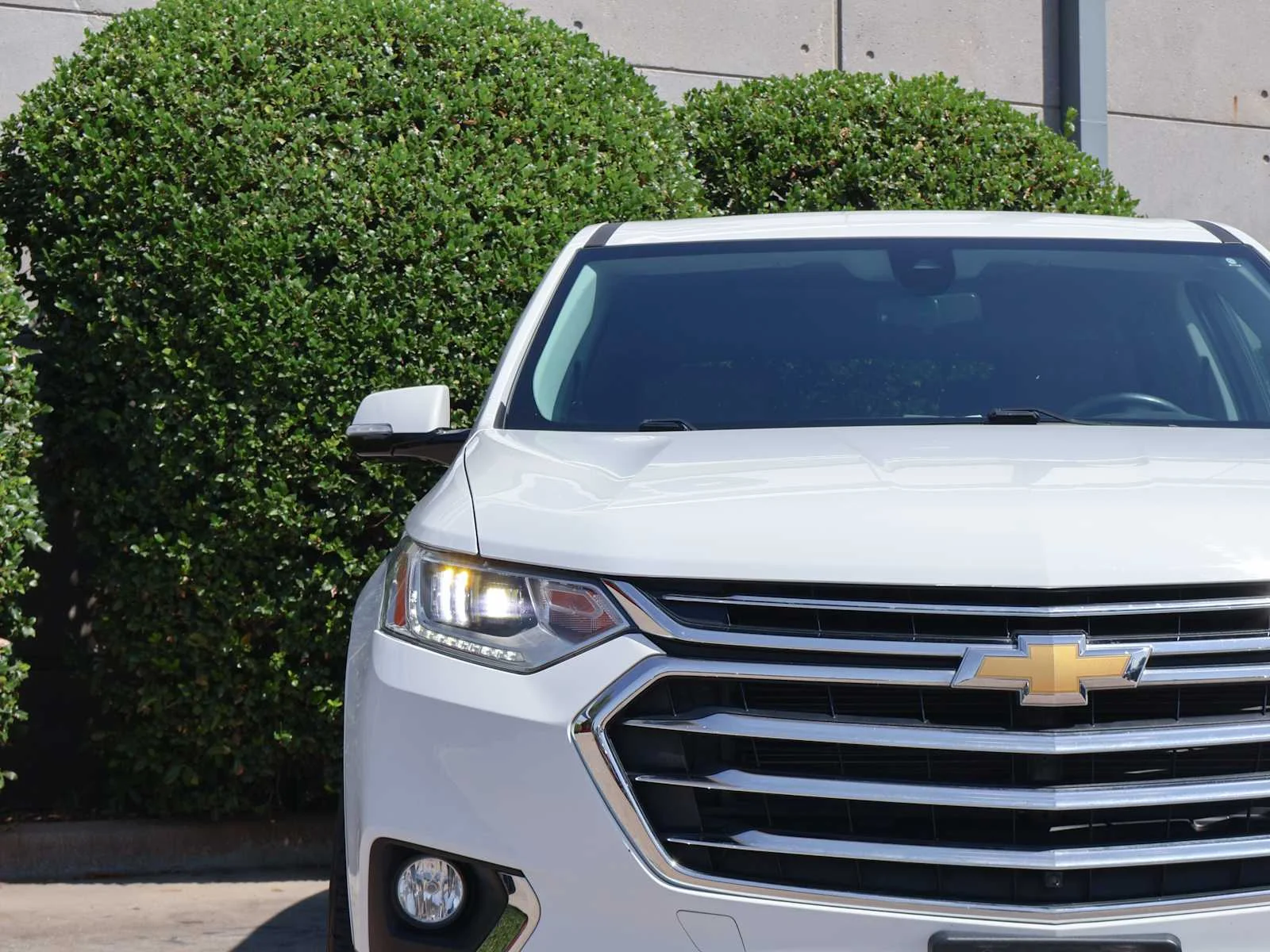 Used 2019 Summit White Chevrolet High Country image 4