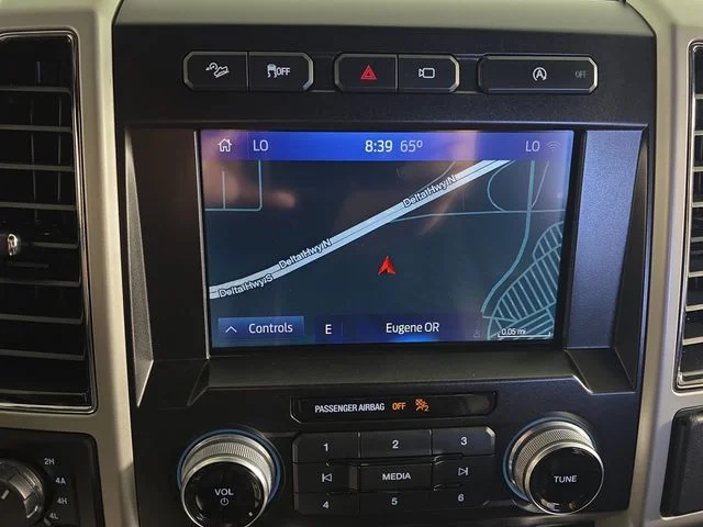 Used 2020 Oxford White Ford Lariat image 21