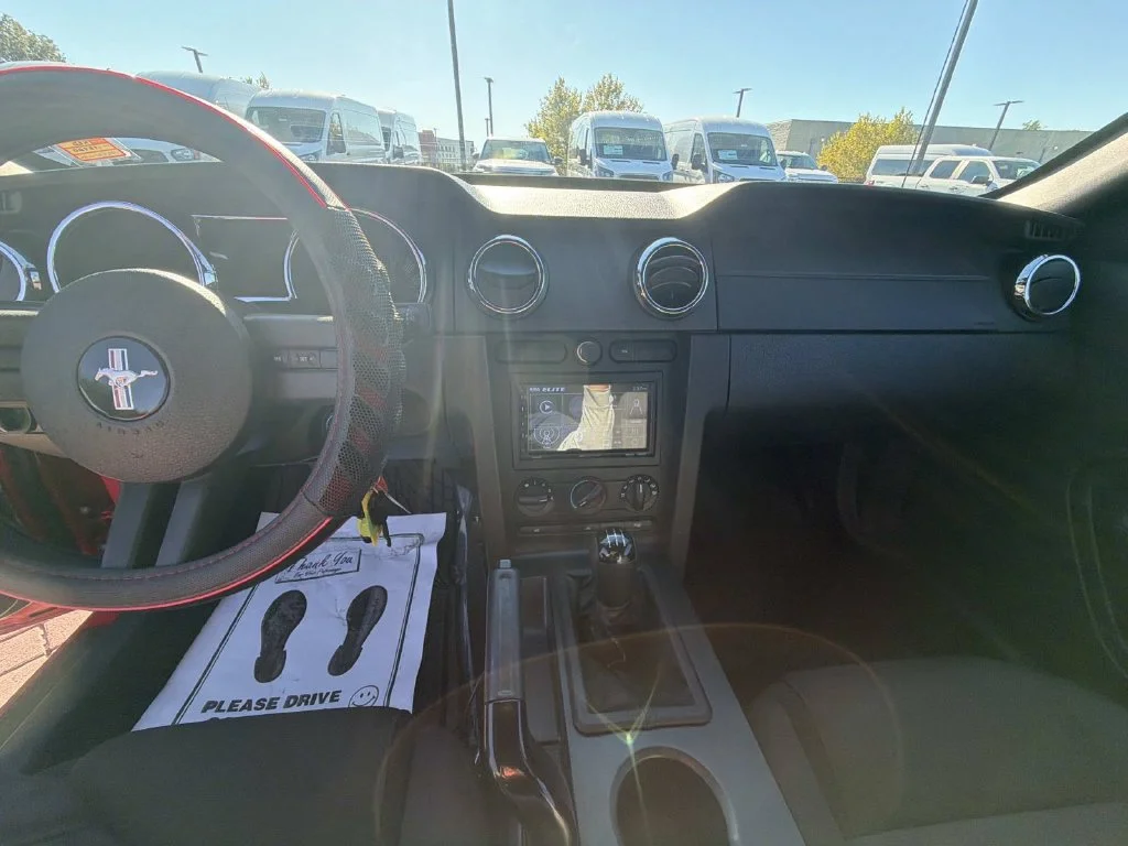 Used 2006  Ford GT Deluxe image 21