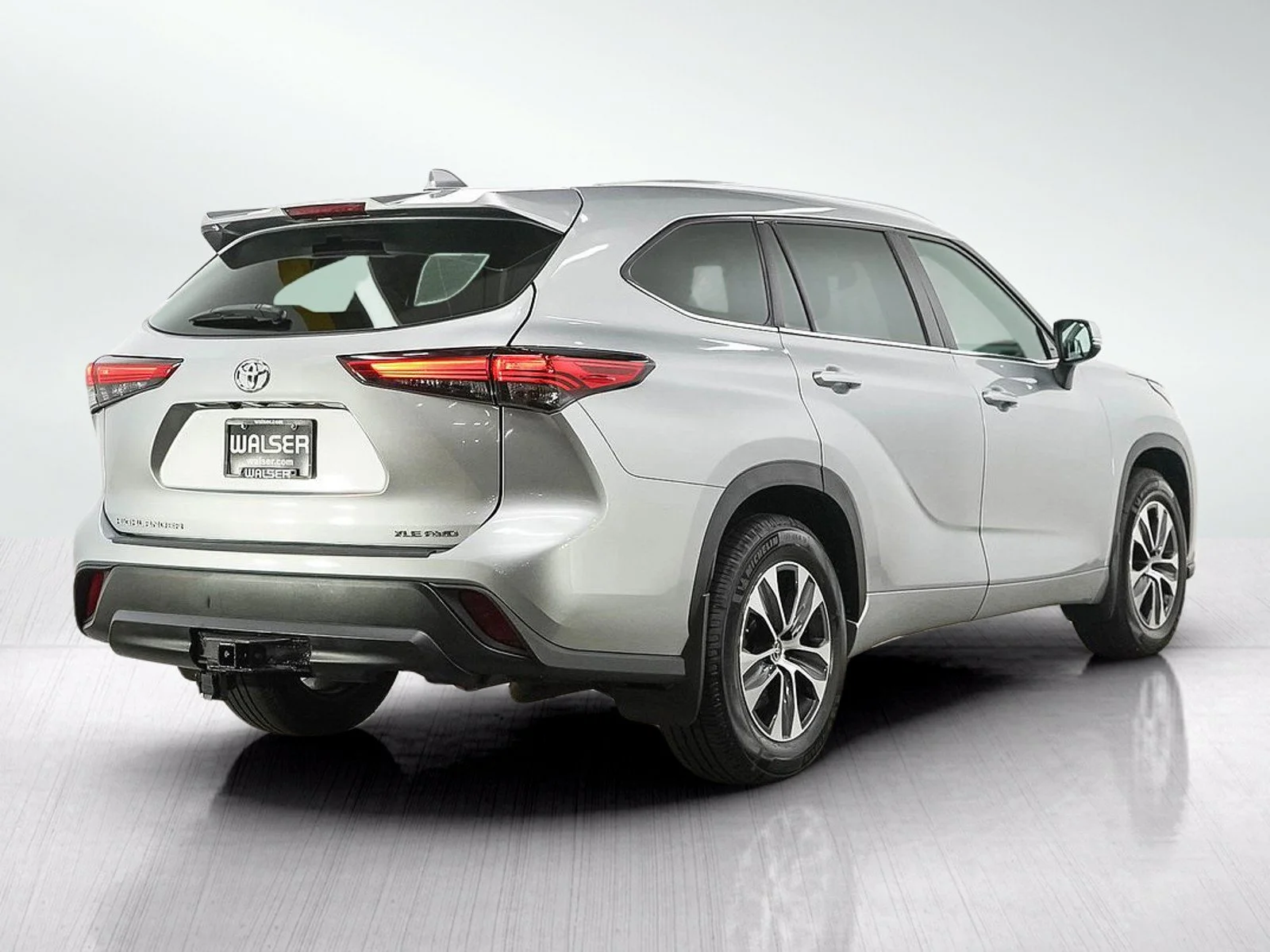 Used 2021 Celestial Silver Metallic Toyota XLE image 5